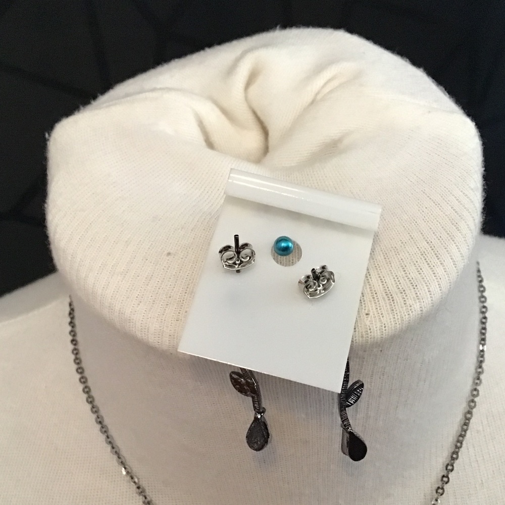 NWOT “New Fashion” Necklace and earring set black color chain and white beading - Picture 5 of 10
